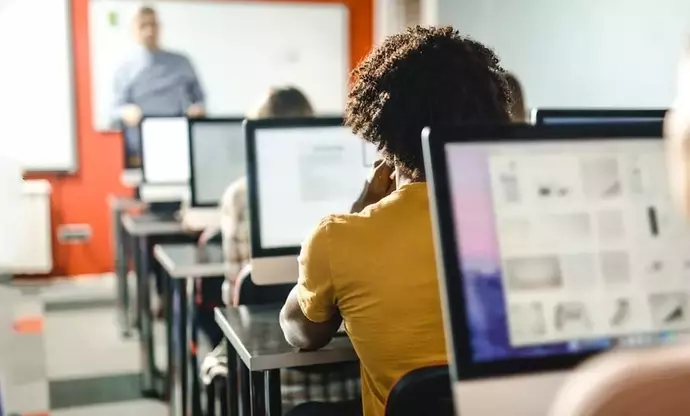 Graphic Design Training: Concepts, Techniques, and Learning Frameworks