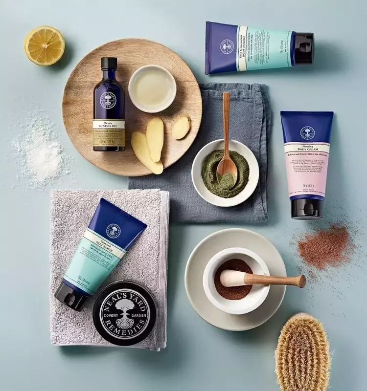 6 Travel Essentials for Glowing Skin and Comfort