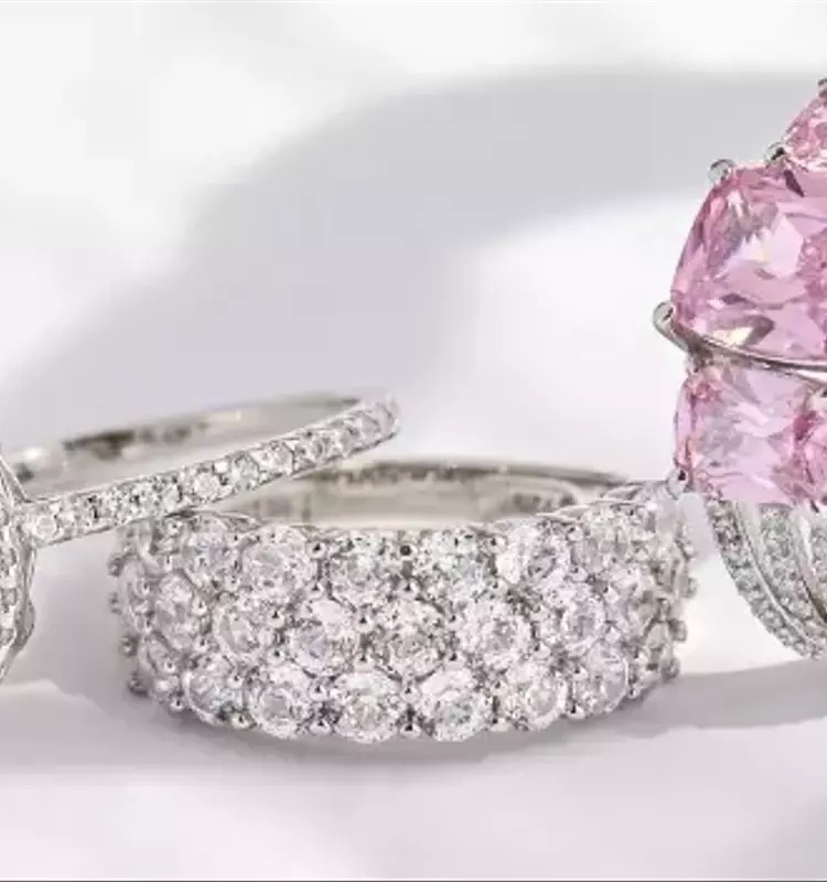 Sparkle This Valentine’s Day: Jewelry – Affordable Luxury for Your Loved Ones