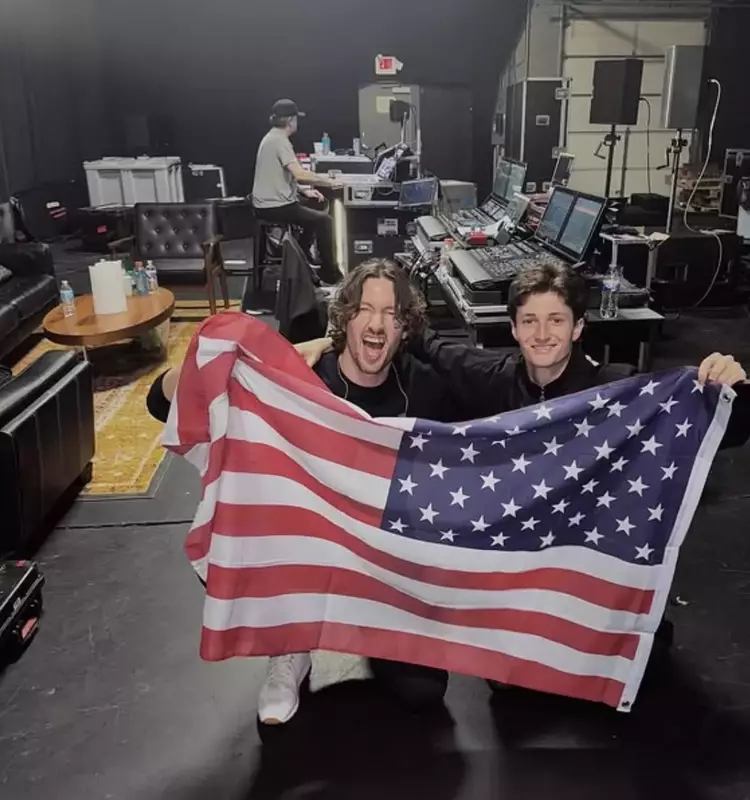 Australian Star Dean Lewis Brings Joy and Connection to D.C. Audience