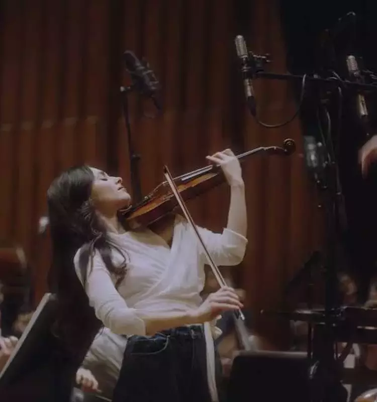 Rediscovering Forgotten Melodies: A Violinist's Journey Through Female Composers