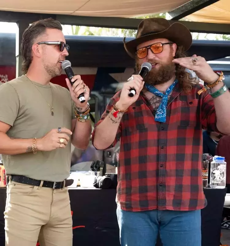 Country Music Festival Lights Up the Desert with Stellar Performances