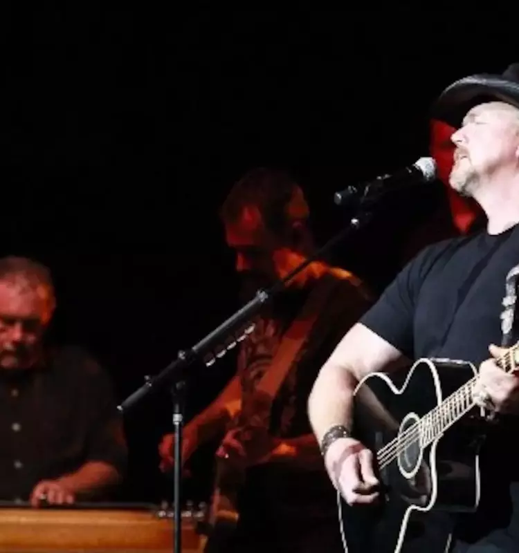 Country Star Set to Shine at Traverse City's Cherry Festival