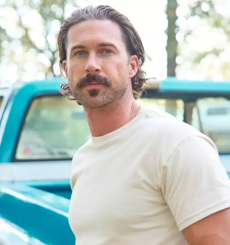 Riley Green Extends "Damn Country Music Tour" with New U.S. Dates