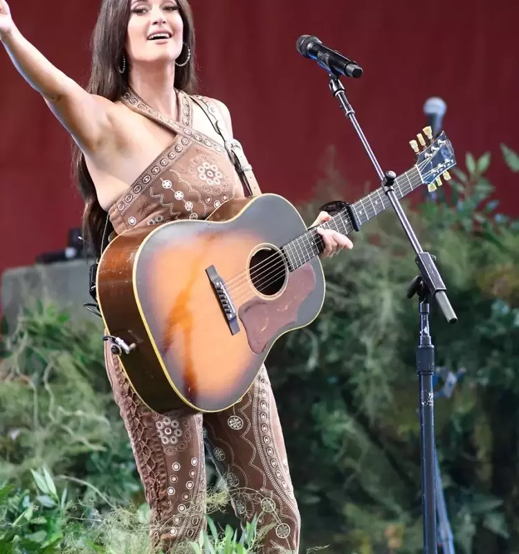 Kacey Musgraves Rejoins Lost Highway Records: A Journey Back to Roots