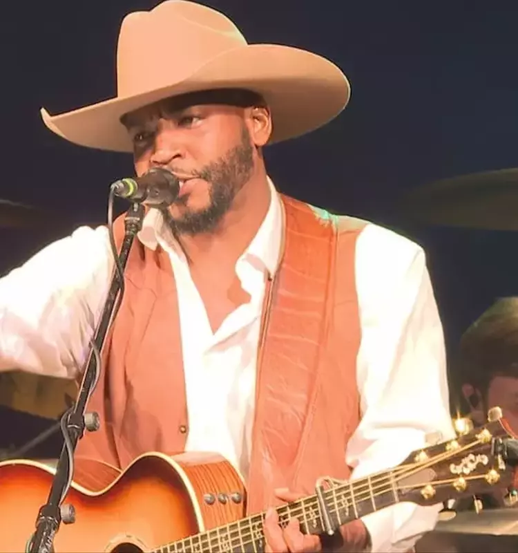 Country Melodies Echo Through Philadelphia's Ellis Theater