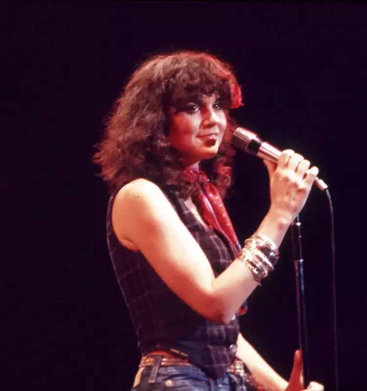 Honoring Linda Ronstadt: A Tribute to the Queen of Country Rock