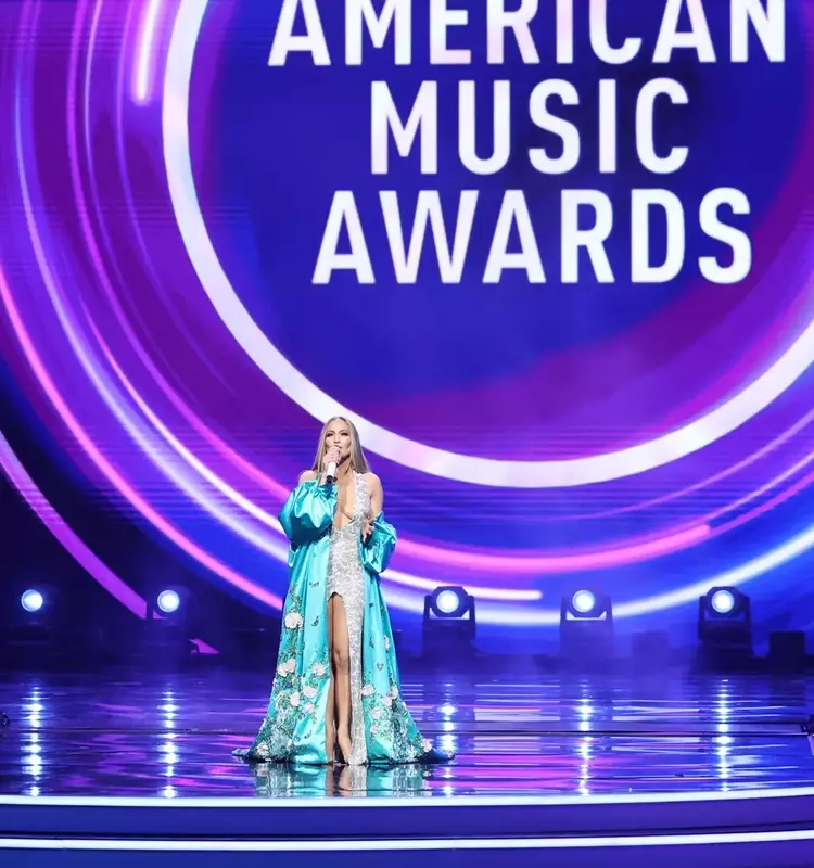 Billie Eilish Sweeps Seven Awards at the 2025 American Music Awards
