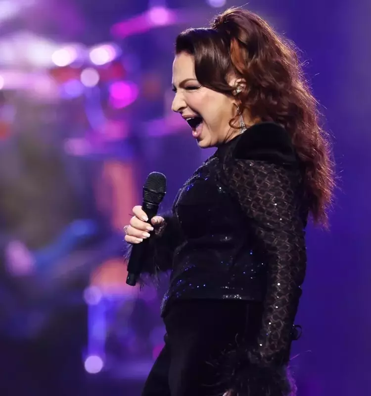 Gloria Estefan Ignites the Stage: A Celebration of Latin Rhythms and Legacy