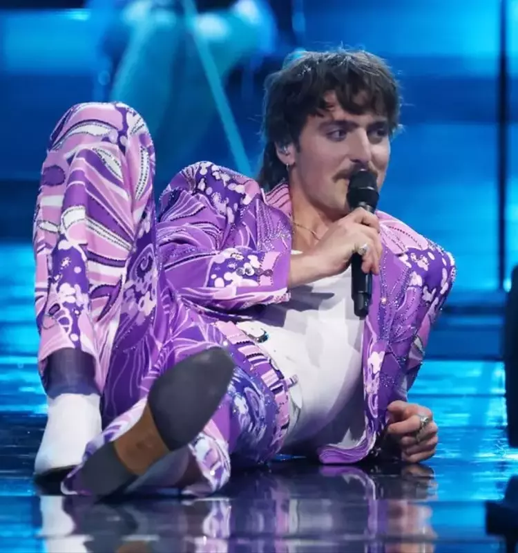 Benson Boone's Dazzling Performance at the 2025 AMAs