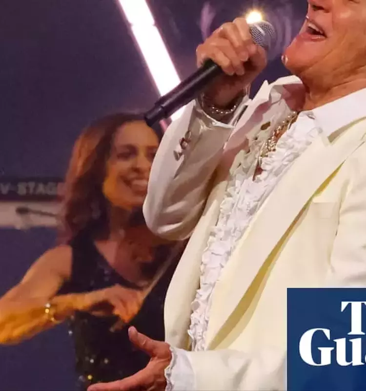 Rod Stewart Pauses Tour Due to Illness