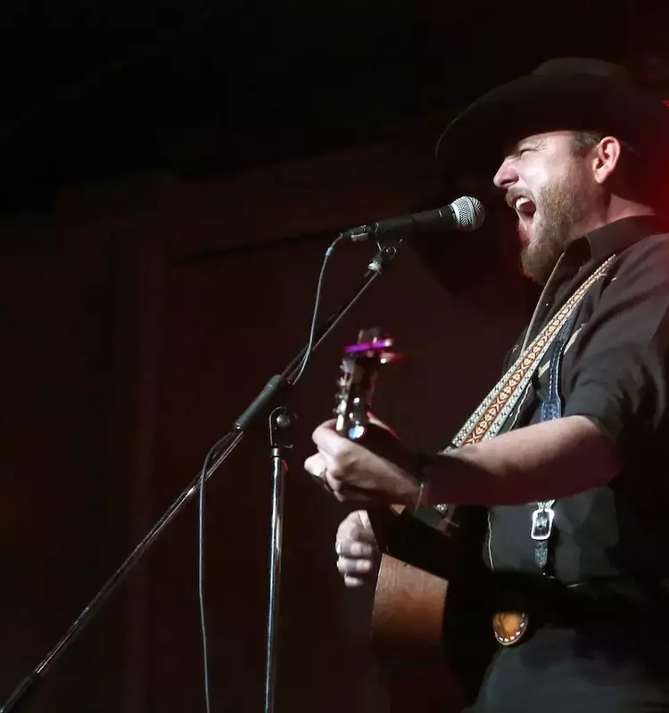A Country Music Star's Resilient Journey Against Cancer