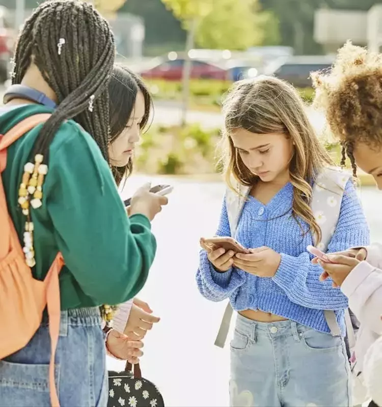 Florida's New Cellphone Ban in Schools Sparks Mixed Reactions