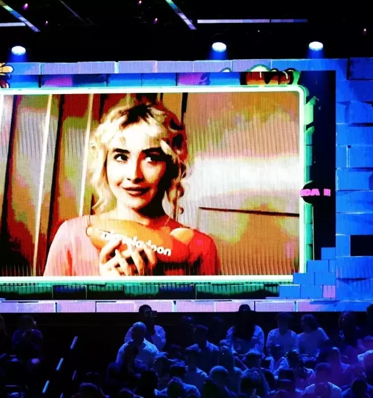 Sabrina Carpenter Shines at the 2025 Kids' Choice Awards