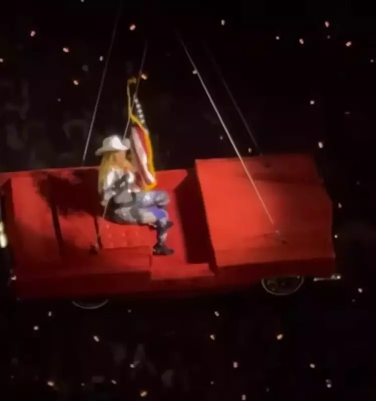Beyoncé's Aerial Stage Prop Malfunctions During Houston Performance