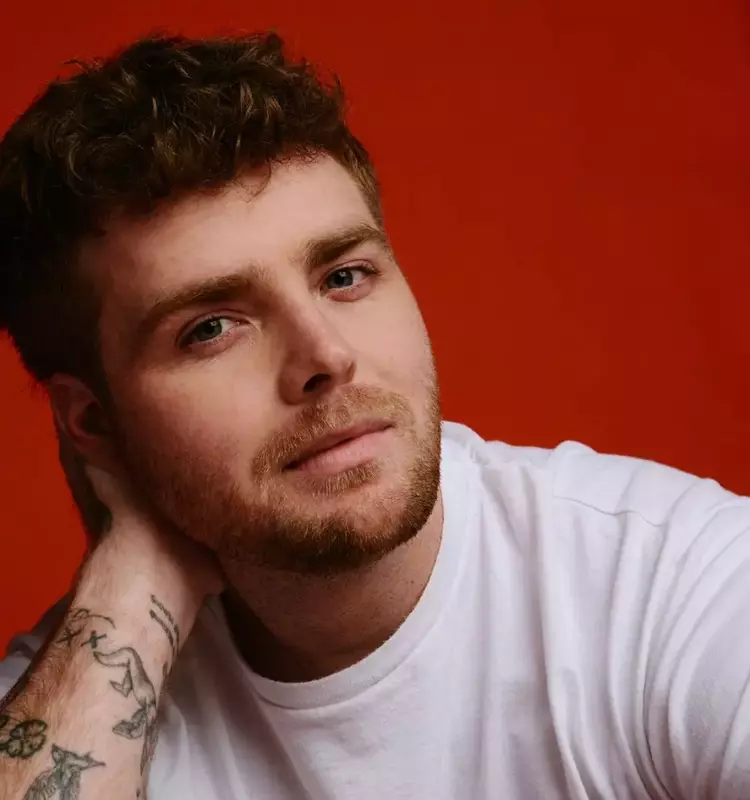 Alex Warren's Soaring Journey: From Personal Struggles to Global Stardom