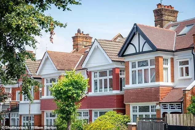 Mortgage Market Heats Up as Major Lenders Slash Rates Below 4%