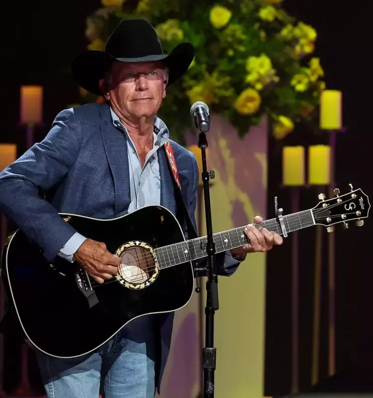 Country Star Organizes Benefit Concert for Texas Flood Victims