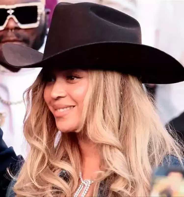 Band Members File Lawsuit Against Perry Farrell Following Onstage Altercation and Tour Cancellation