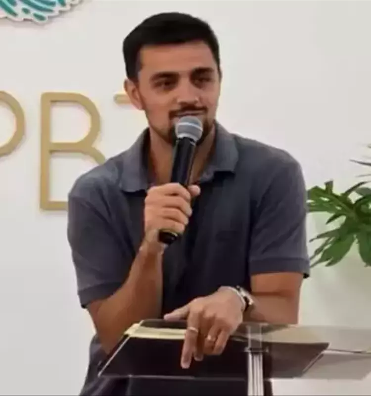 A Transformação Espiritual de Felipe Simas: Superando Vícios e Traições Pela Fé