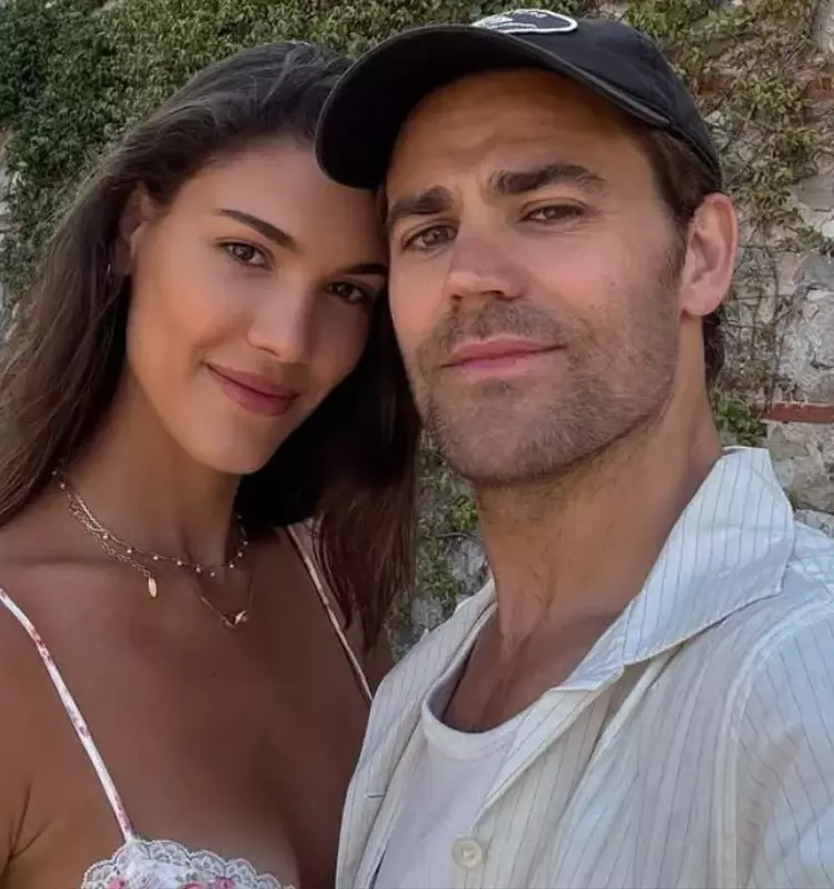 Romance na Toscana: Natalie Kuckenburg e Paul Wesley em Momentos de Cumplicidade