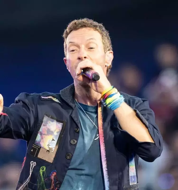 Reação de Chris Martin a Incidente da "Kiss Cam" em Show do Coldplay Gera Repercussão