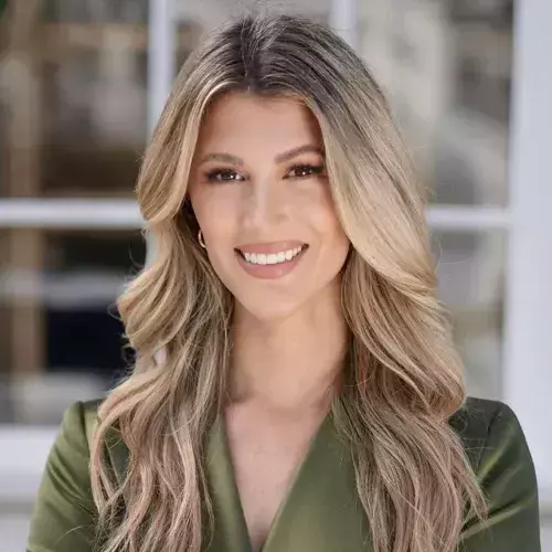 Authenticity in Adversity: A Real Estate Agent's Journey Through Personal Loss to Professional Triumph