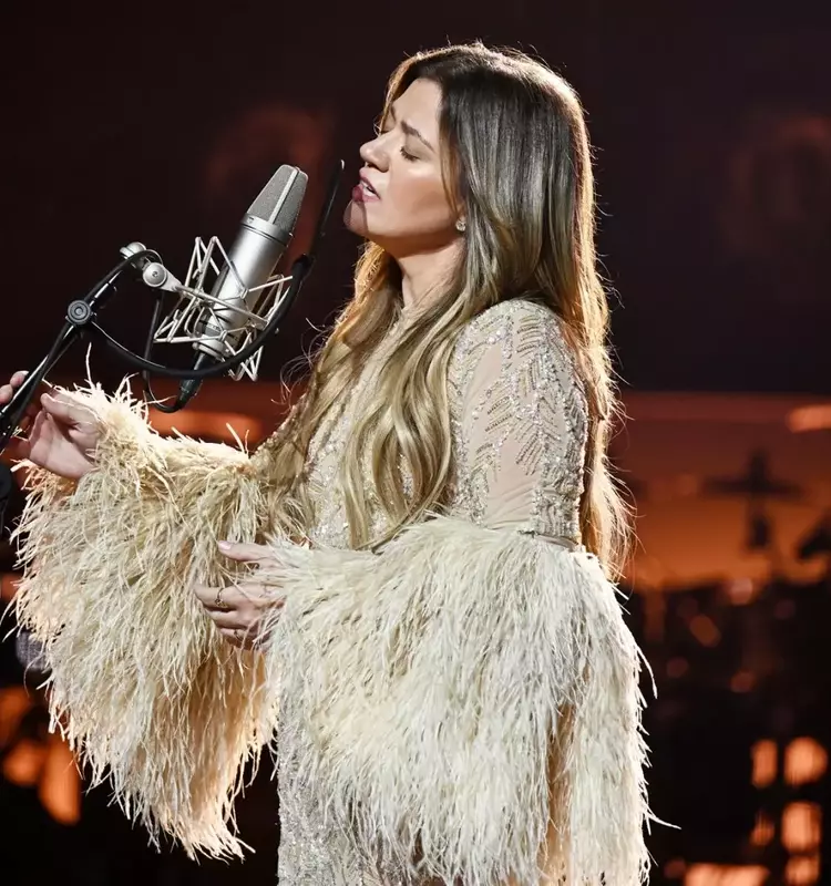 Kelly Clarkson Sells Stake in Her Music Catalog to HarbourView Equity Partners