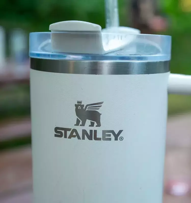 School Districts Transition to Clear Water Bottles: A New Trend for Student Hydration