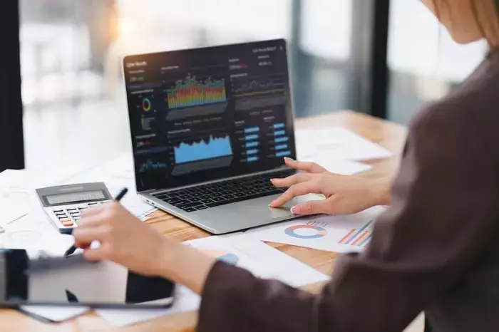 Snowflake's AI-Powered Ascent: Outperforming Tech Giants