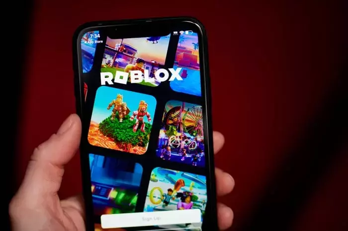 Roblox's Future: Balancing User Growth with Financial Challenges and Legal Hurdles