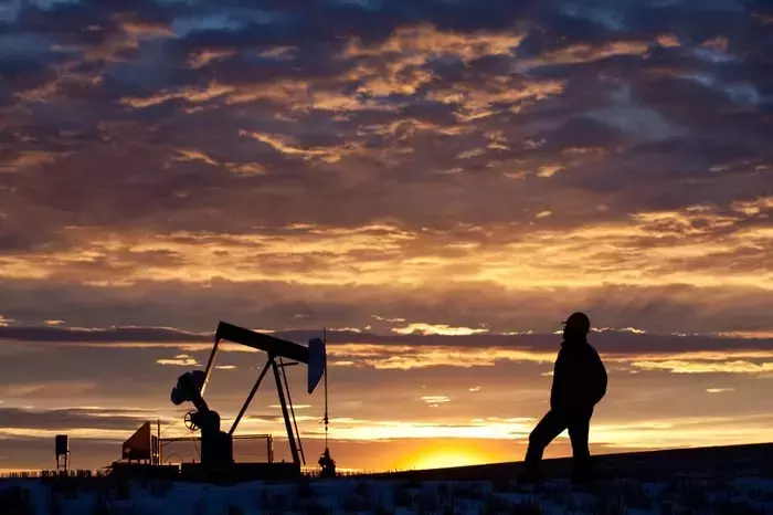 Navigating the Oil Market: Investment Strategies for Crude Price Rebounds