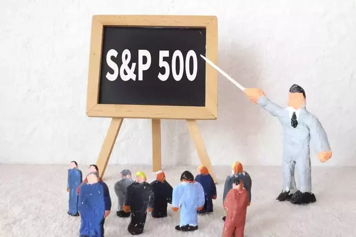 Navigating the S&P 500: Buffett's Philosophy Amidst Market Evolution
