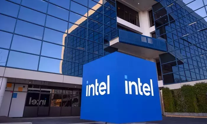 Nvidia Leads AI Chip Market While Intel Seeks Revival with Government Support
