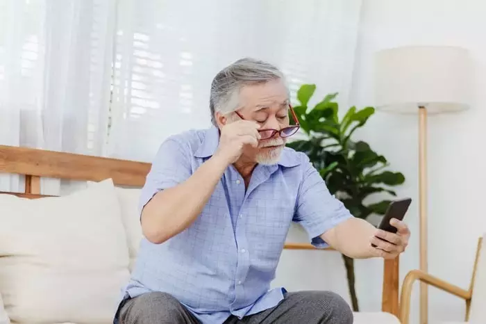 Snap's August Stock Decline: A Deep Dive into User Growth and Advertising Challenges