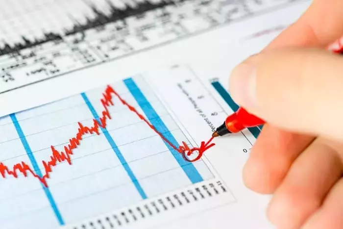 Analyst Predictions: A Deep Dive into Palantir and CoreWeave's Volatile Future