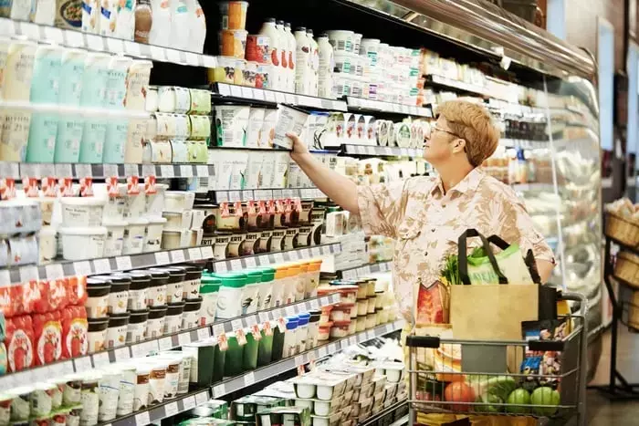 Retail Investment Strategy: Walmart's Stability vs. Kohl's Turnaround Potential