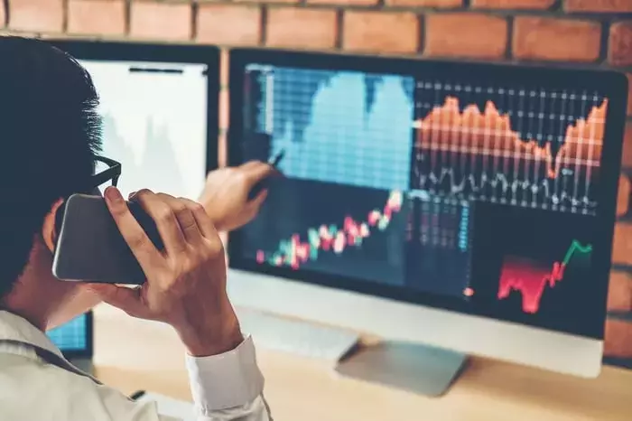 Shopify and Uber: Poised to Outpace Palantir's Valuation