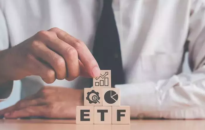 Smart Investment Choices: Diversifying with ETFs