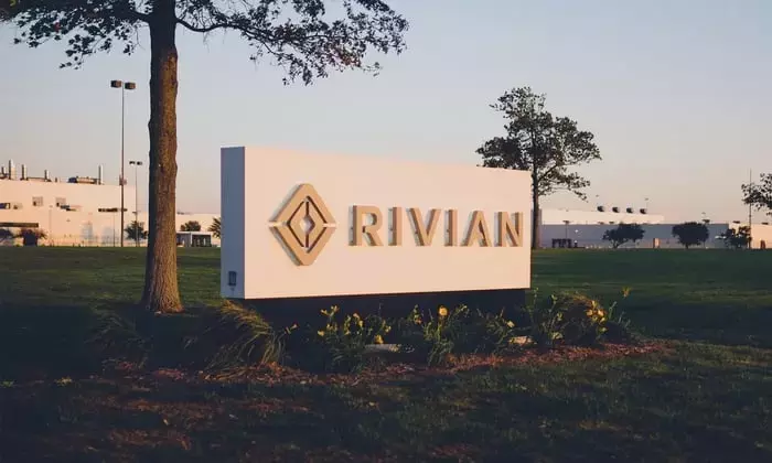 Amazon's Electric Van Strategy: Diversifying Beyond Rivian?