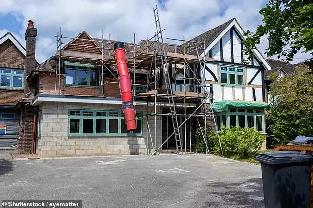 Home Renovations Surge as Moving Costs and Stress Deter UK Homeowners