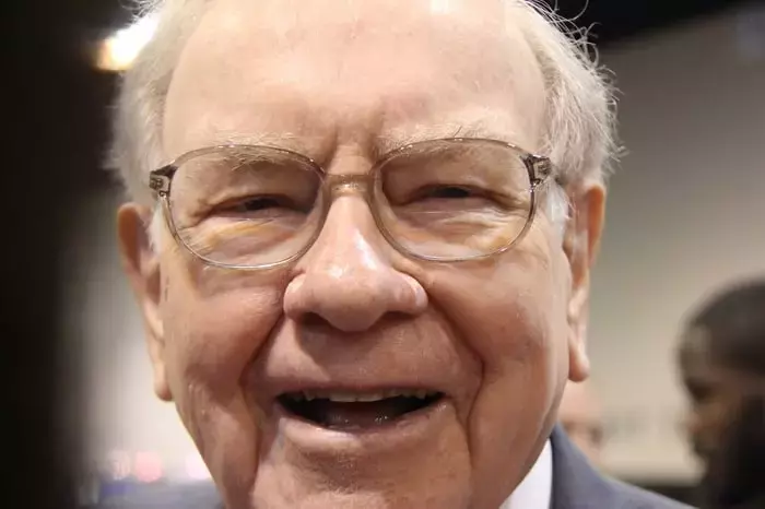 Warren Buffett's AI Investments: Apple and Amazon