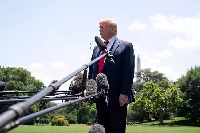 Tariffs' Economic Impact: Inflation and Deficit Projections