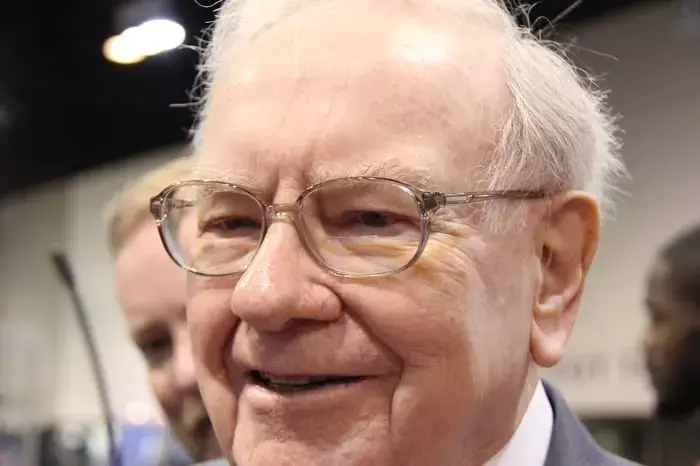 Analyzing Investment Strategies: A Closer Look at Warren Buffett's Holdings