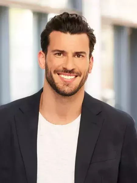 Crafting Your Professional Real Estate Agent Headshot: A Comprehensive Guide
