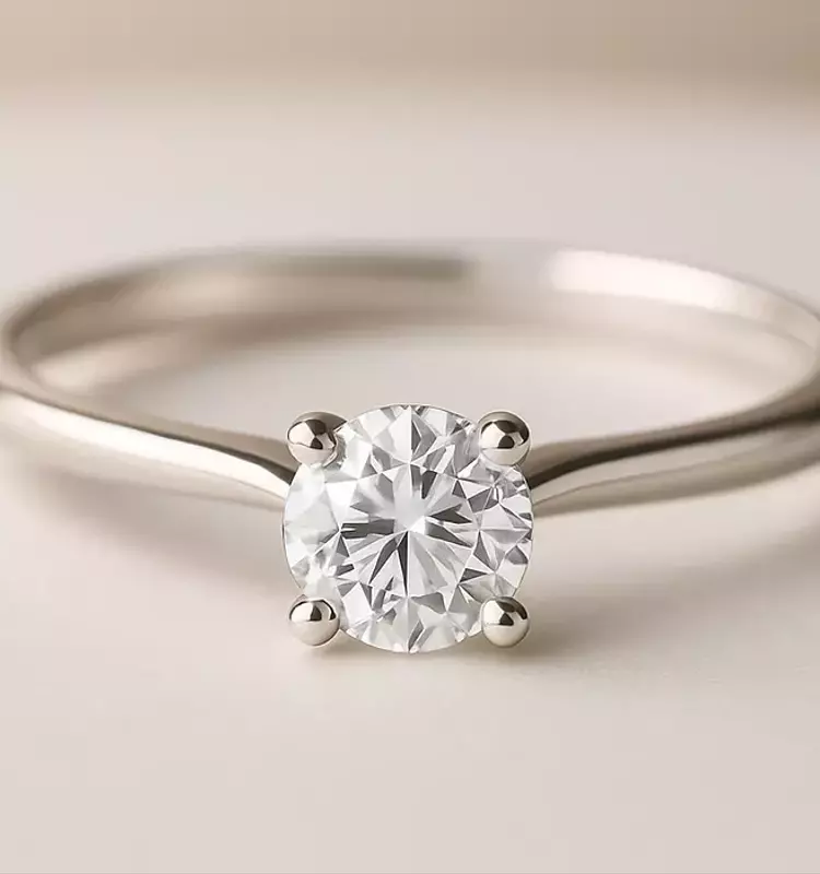 Minimalist Diamond Rings: Where Simplicity Meets Elegance