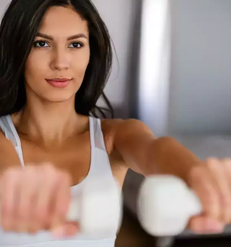 Pilates con Mancuernas para Principiantes: Fortalece Tu Cuerpo en Casa