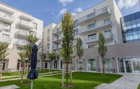 Azora Expande su Presencia en Francia con la Adquisición Estratégica de Propiedades Residenciales para Mayores
