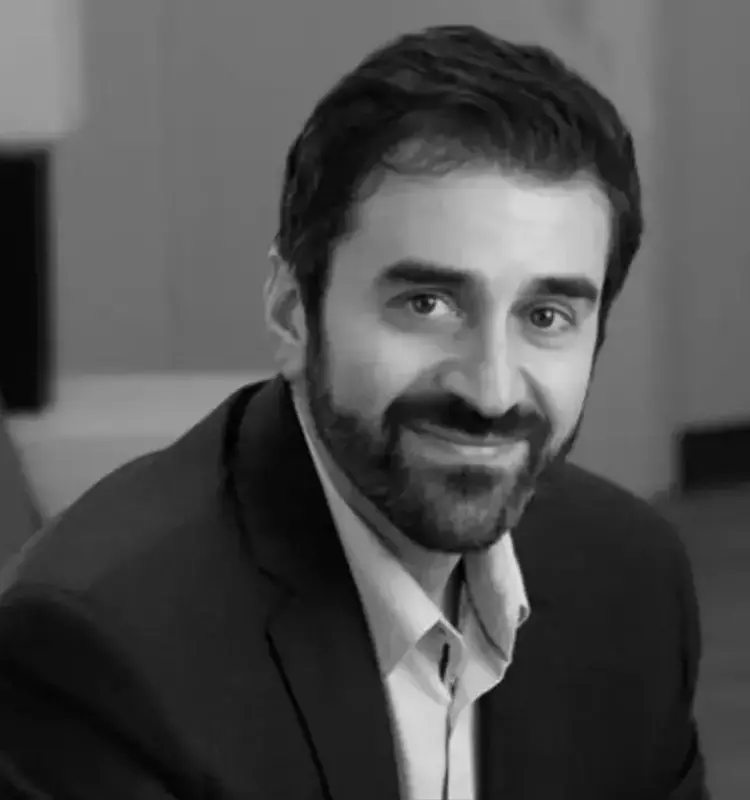La autenticidad no significa inmovilidad: el psicólogo Theo Tsaousides explica por qué es natural cambiar