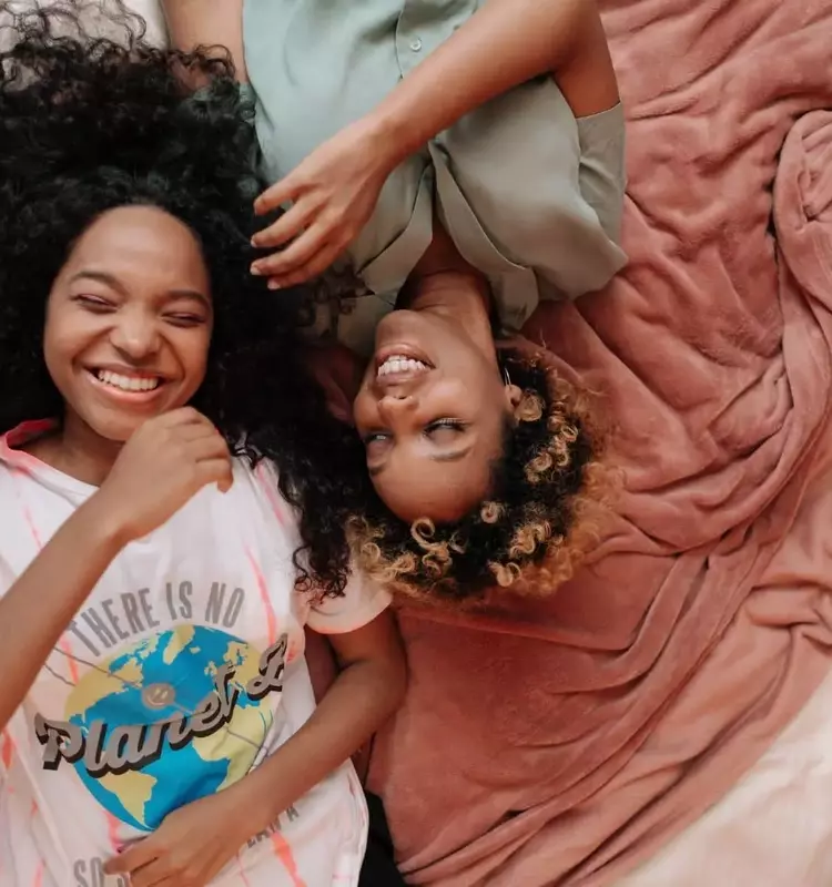 A Father's Playful Response Turns a Kindergarten Mishap into a Lesson in Empathy